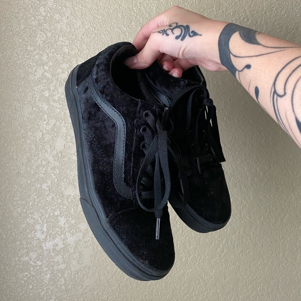 BLACK VELVET VANS